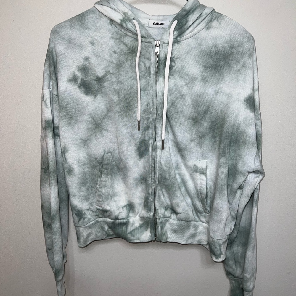 Garage zip up